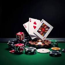 MMRBet တွင် MMK ဖြင့် ငွေသွင်းကာ ကာစီနို ဂိမ်းများ ကစားနေသည့် မြင်ကွင်း